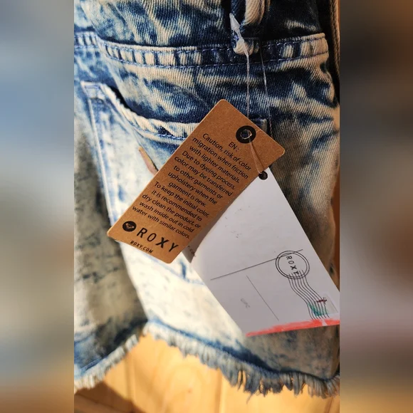NWT Distressed Roxy Overall Shorts - Picture 7 of 9